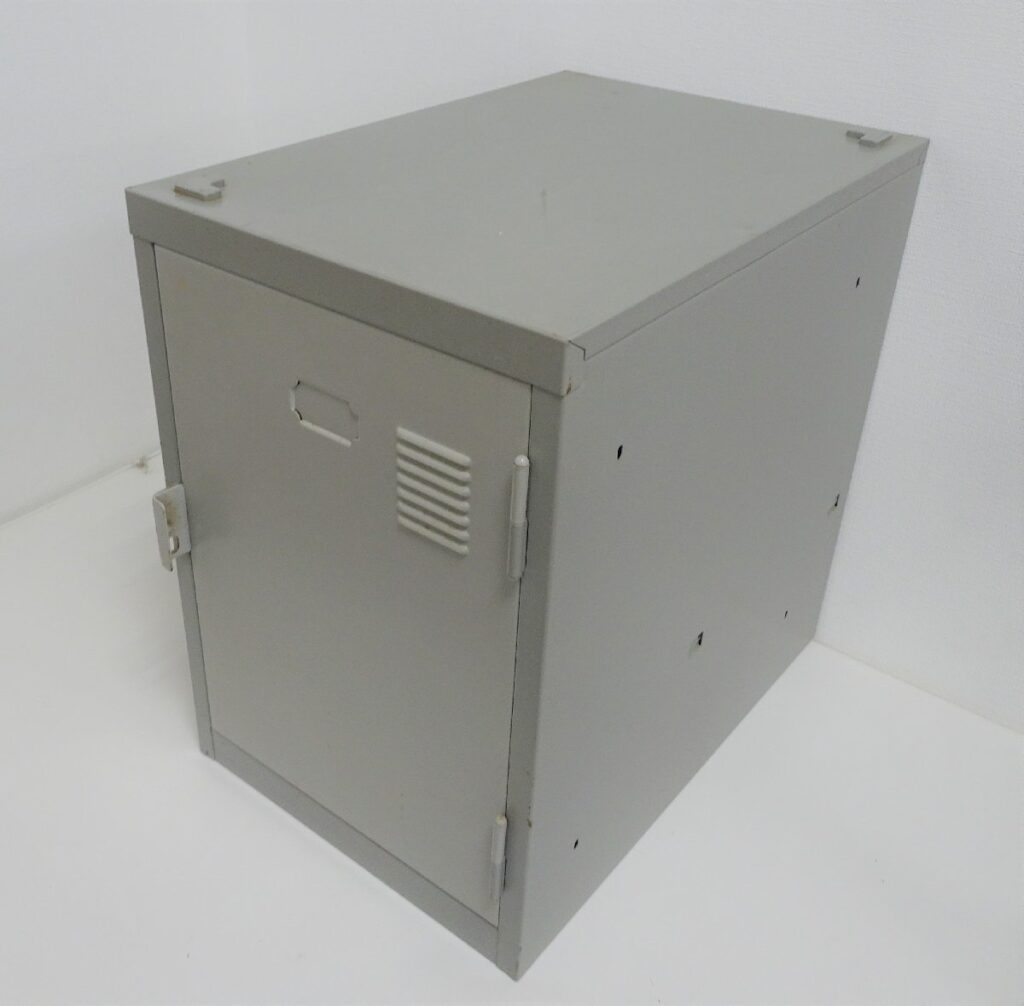 スチール製　小型ロッカー　一人用　鍵用穴あり　二段収納　更衣室 店舗 事務家具