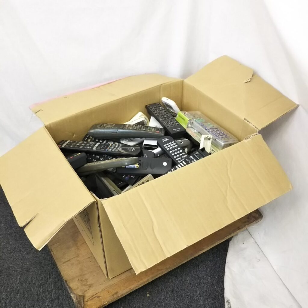 大量 ジャンク リモコンいろいろまとめて テレビ/エアコンなど電化製品のリモコン 現状品