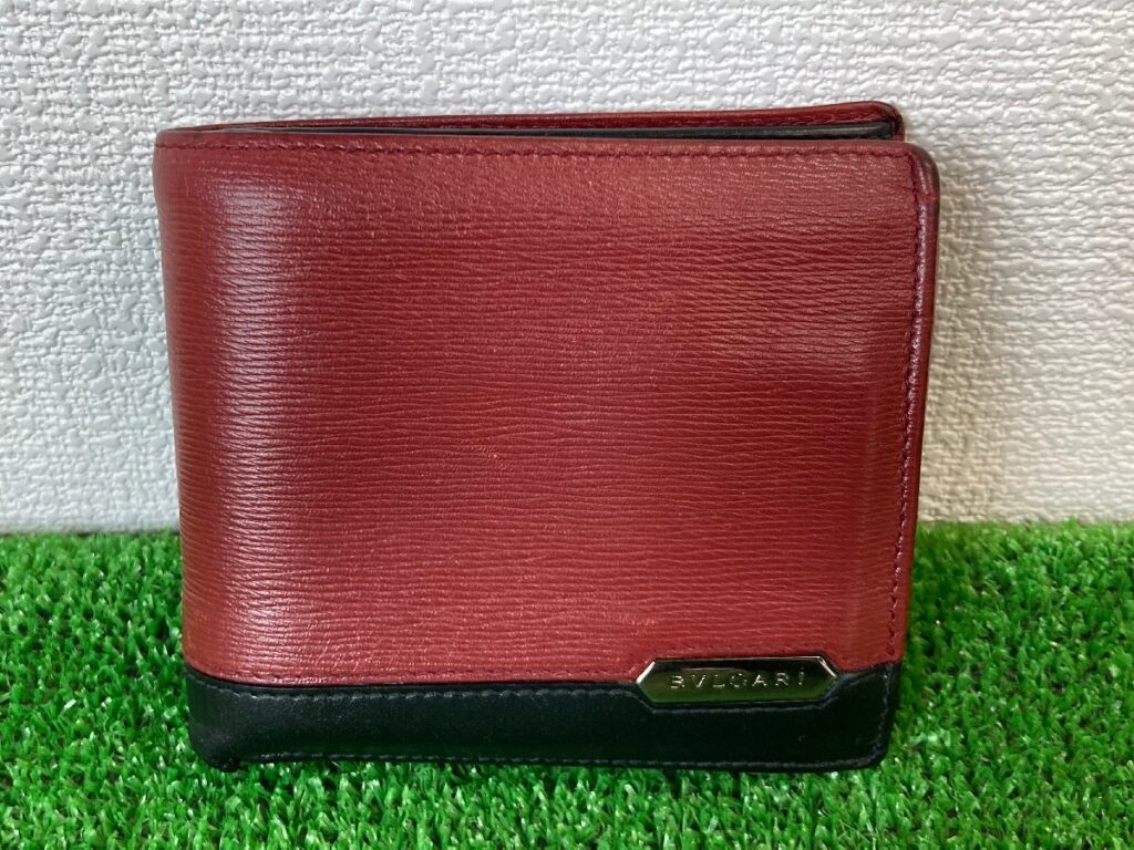 BVLGARI　ブルガリ　二つ折り財布　レザー　レッド系　赤　メンズ　ウォレット　使用感有