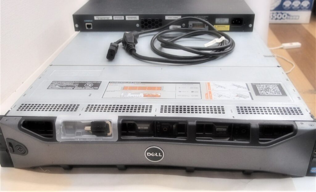 Dell powerEdge R720xd デルサーバーとCATALYST2960series