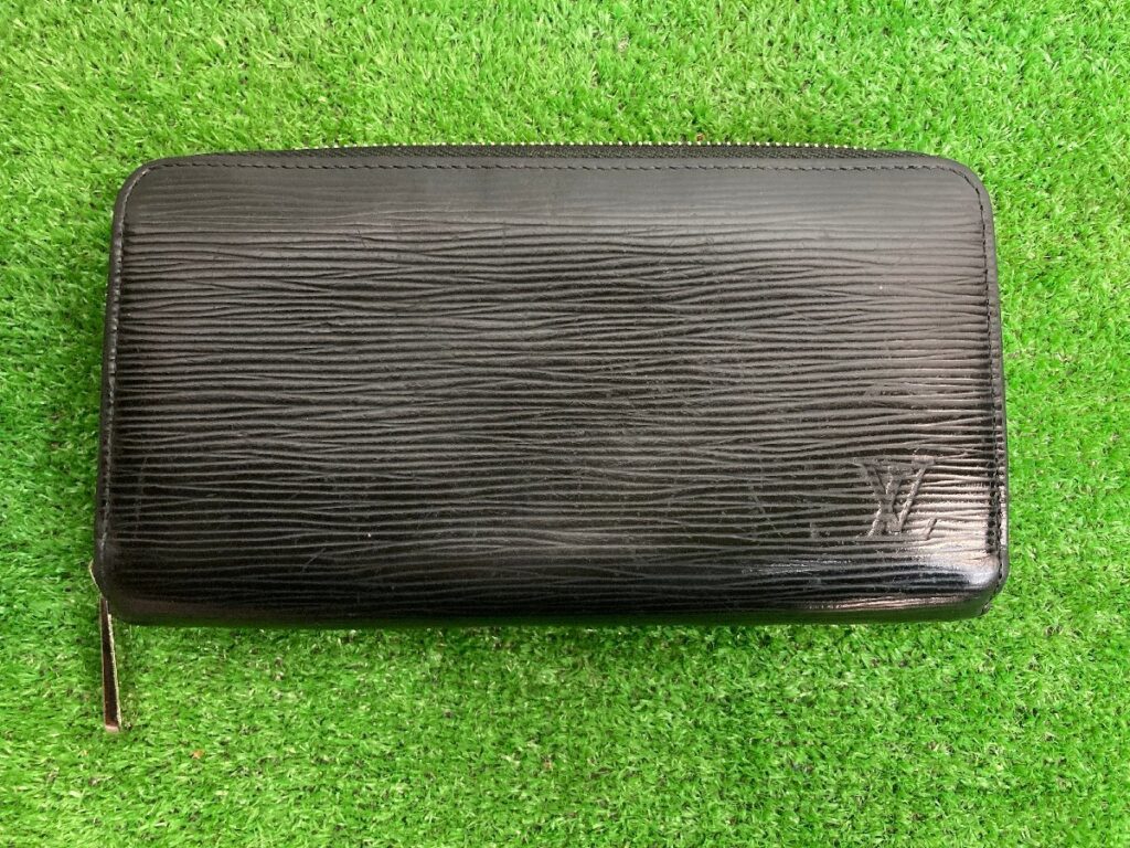LOUIS VUITTON　ルイヴィトン　エピ　長財布　ジッピーウォレット　ラウンドファスナー　ブラック系　メンズ　レディース