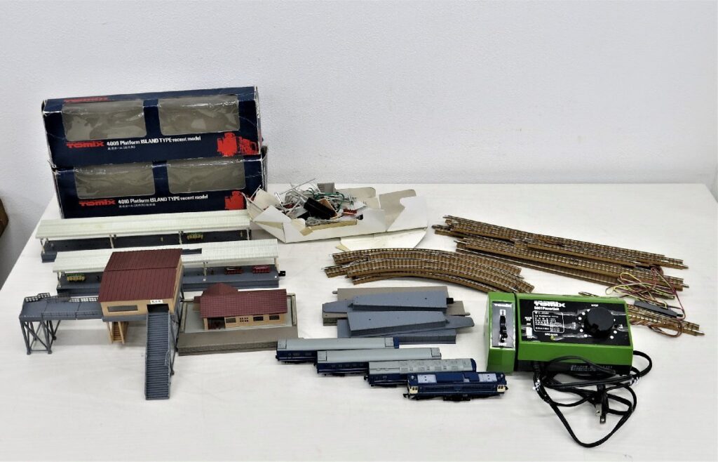 TOMIX 4007 橋上駅舎 4009 4010 島式ホーム EF65-1100形電気機関車 など まとめ売り