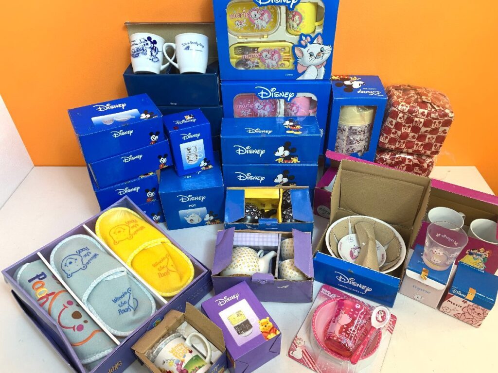 ディズニー グッズ 27点 雑貨 食器 ミッキー プーさん 大量 まとめ　Disney マグカップ マリー pot ランチボックス