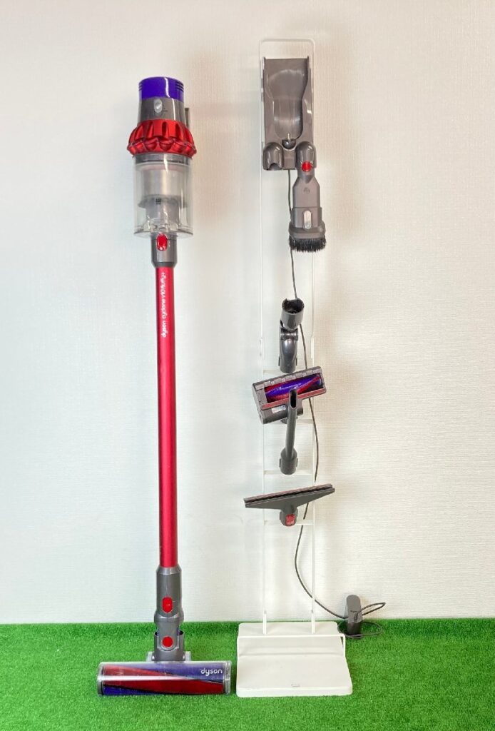 ジャンク品　dyson　cyclone　V10　fluffy　ダイソン　サイクロン式　コードレスクリーナー　掃除機　スタンド付き　破損有