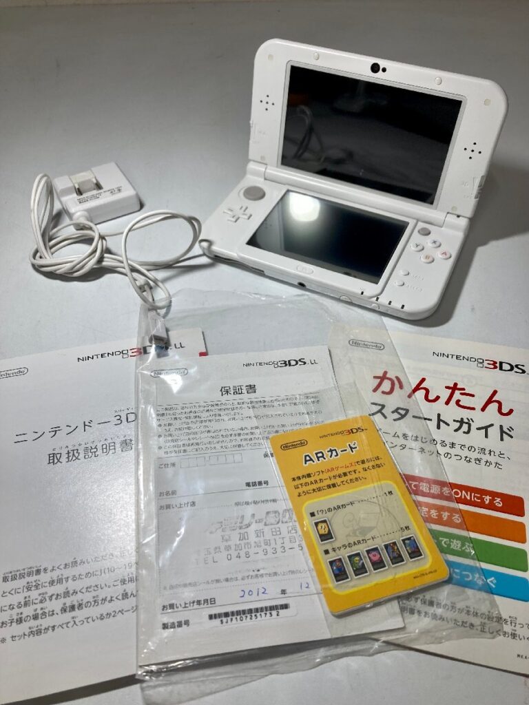 動作確認済み 任天堂 3DS LL 本体 Nintendo ホワイト 説明書あり 充電器付き ゲーム機 RED-001 2014年製