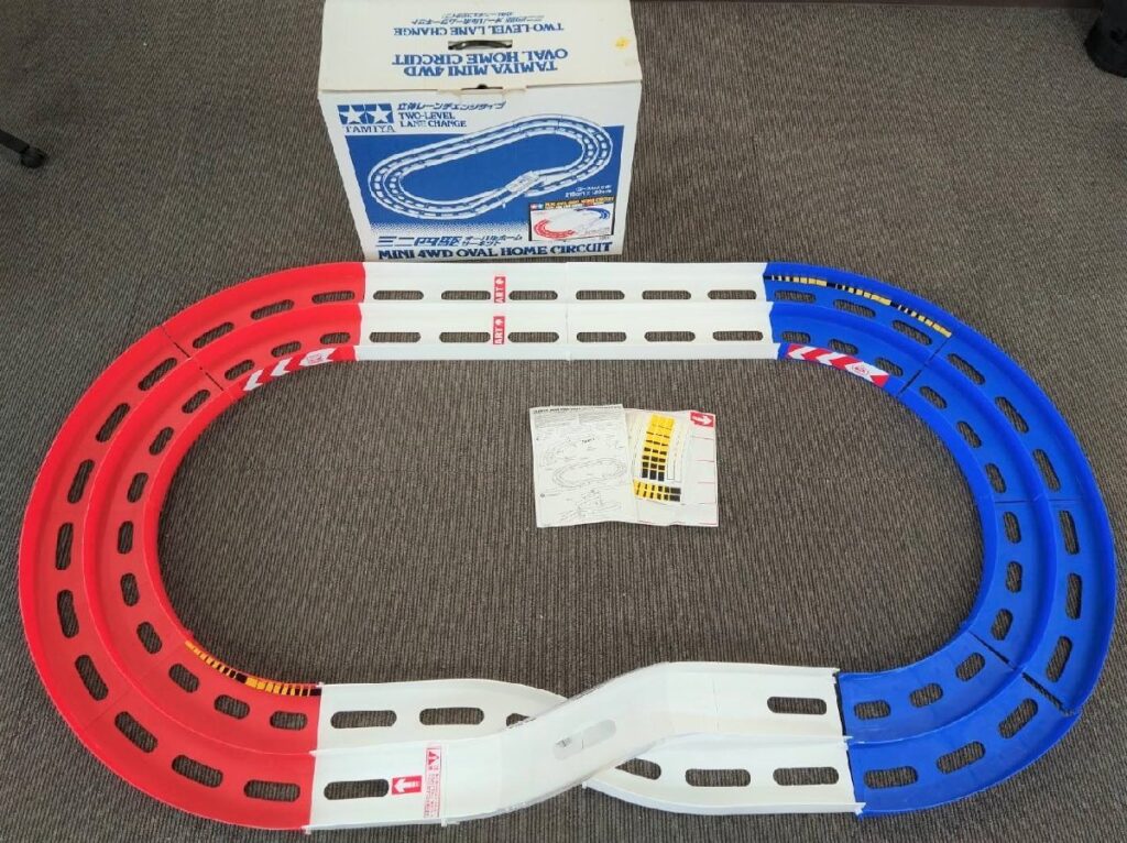 タミヤ ミニ四駆 オーバルホームサーキット 立体レーンチェンジタイプ