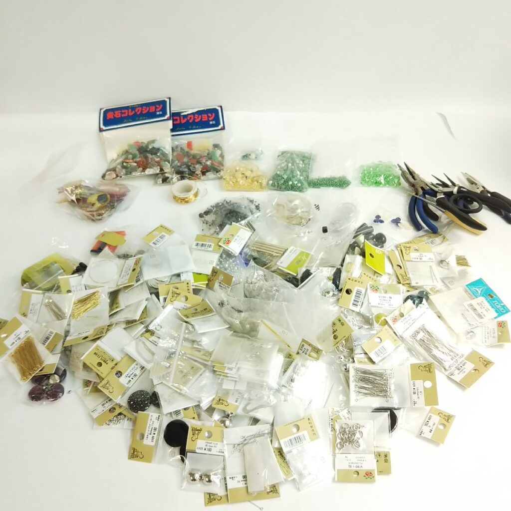 未使用多 大量 ハンドメイド アクセサリーパーツ いろいろまとめて ビーズ デコパーツなど 現状品