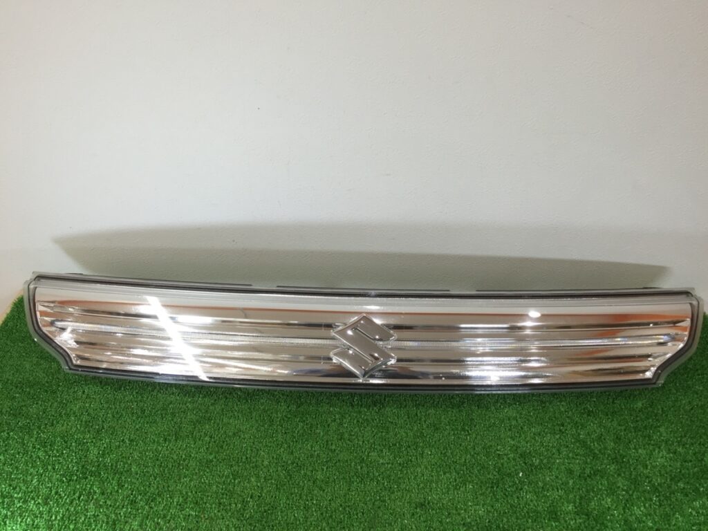 SUZUKI フロントグリル 72110-81M50