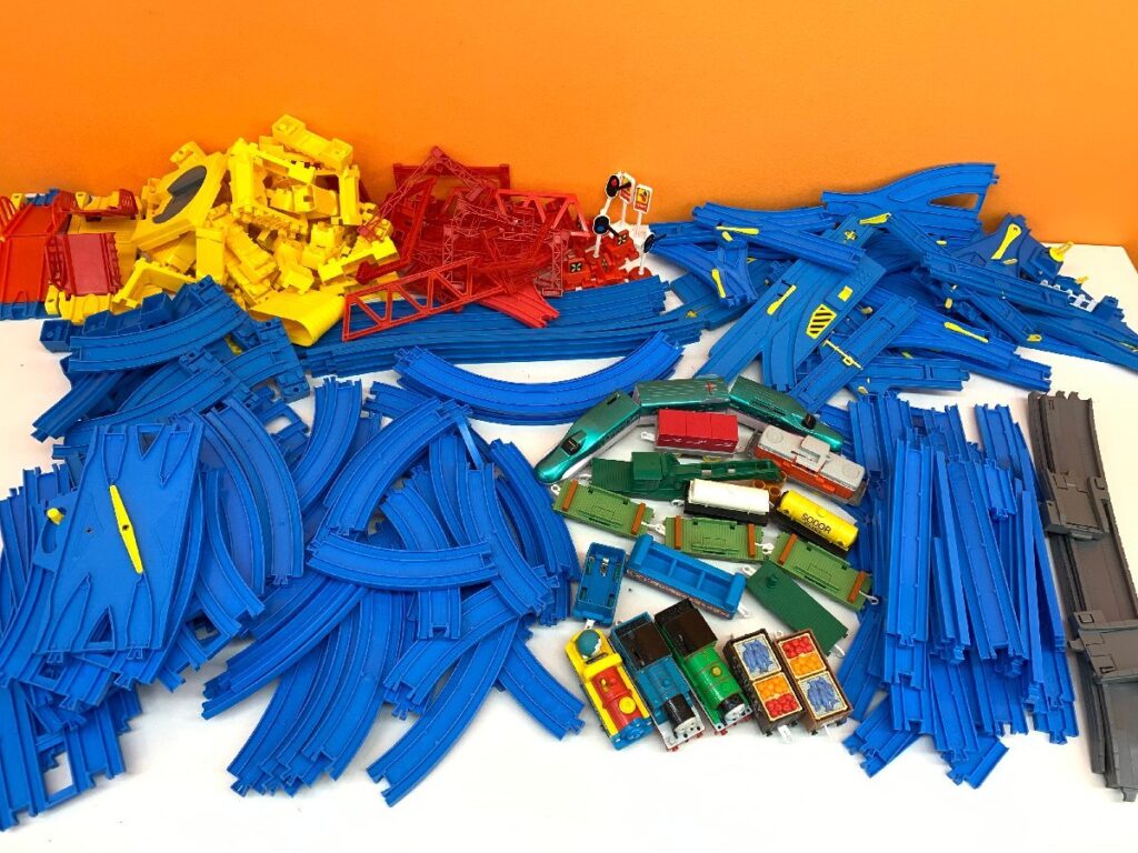 TOMY プラレール 電車 約6.5kg以上 パーツ 部品 大量 まとめ売り 車両 坂曲線レール 橋脚 レール トーマス まとめて