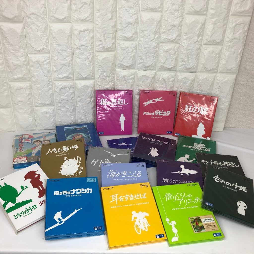 ジブリ Blu-ray 15作品以上 大量まとめ　トトロ ナウシカ もののけ姫 ラピュタ 魔女の宅急便 ハウル 紅の豚
