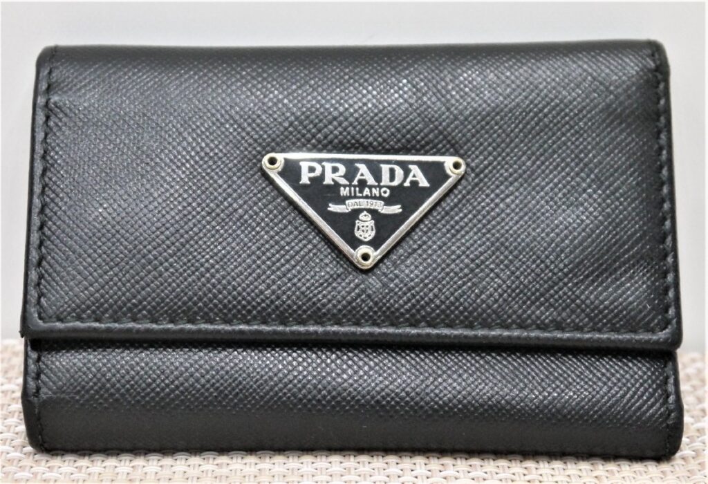 PRADA プラダ サフィアーノレザー Wホック 6連 キーケース 鍵入れ メンズ レディース ブラック系