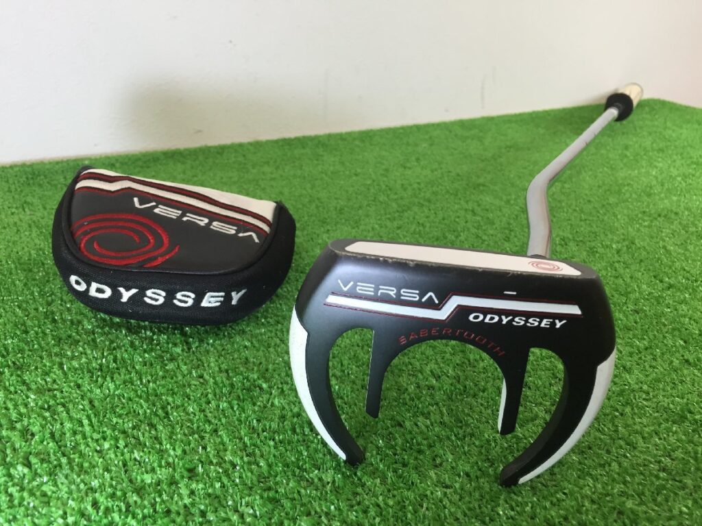 ODYSSEY VERSA SABERTOOTH パター
