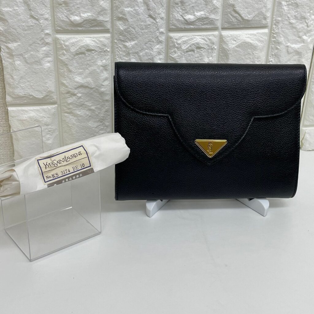 YVES SAINT LAURENT イヴサンローラン レザー クラッチバッグ　ブラック セカンドバッグ 牛革