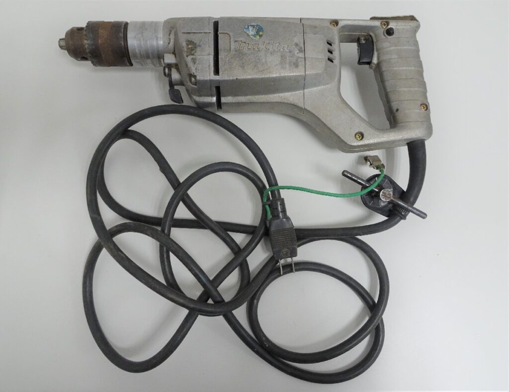 makita マキタ 20mm 震動ドリル 8420V 電動ドリル 100V 動作確認済