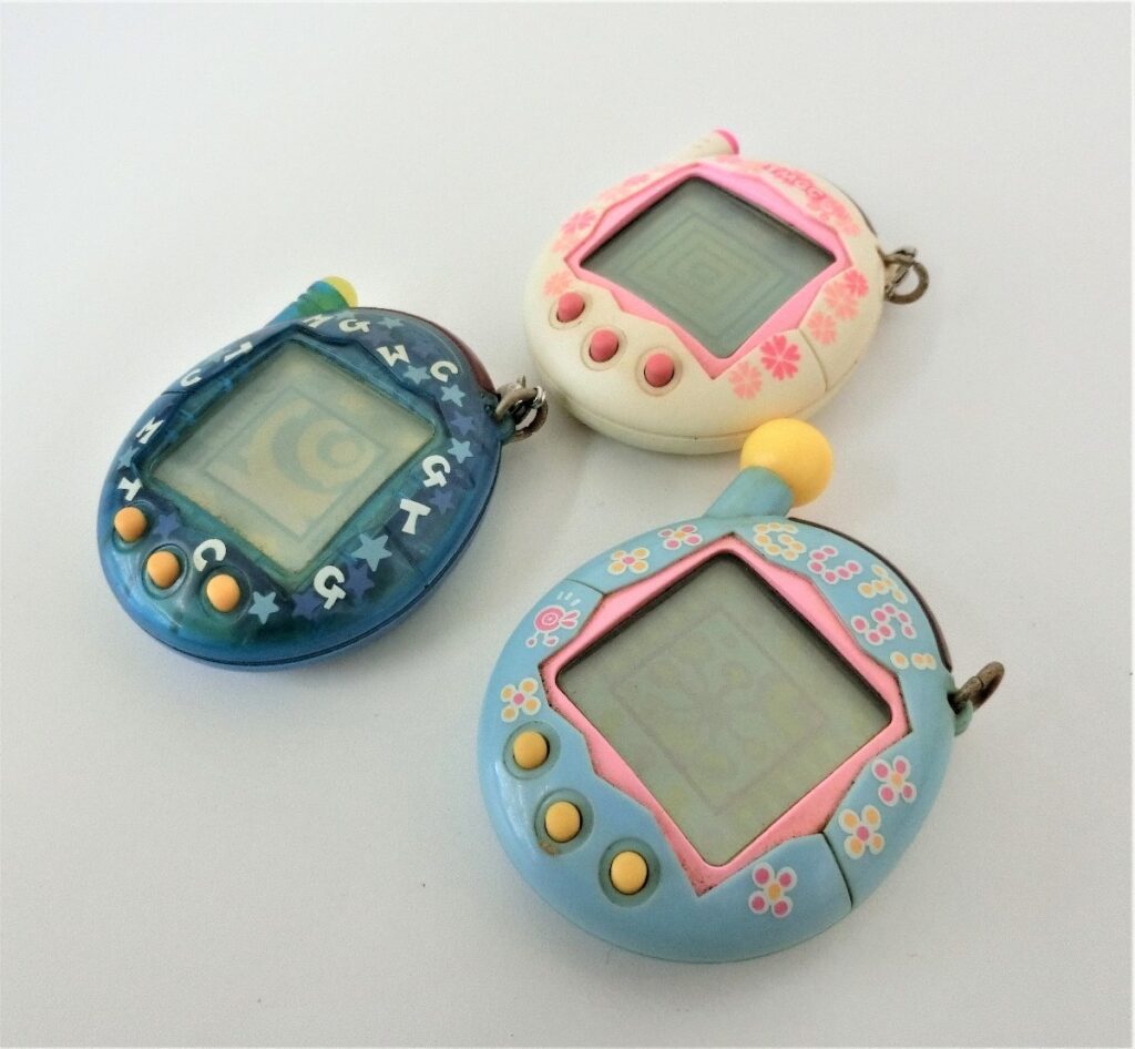 BANDAI 祝ケータイかいツー！たまごっち等 3台 通電確認済み