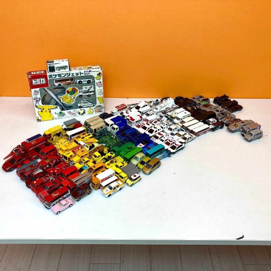 トミカ TOMICA ミニカー ポケモンジェット 大量 まとめて 130台以上 バス 救急車 パトカー スポーツカー 消防車 など