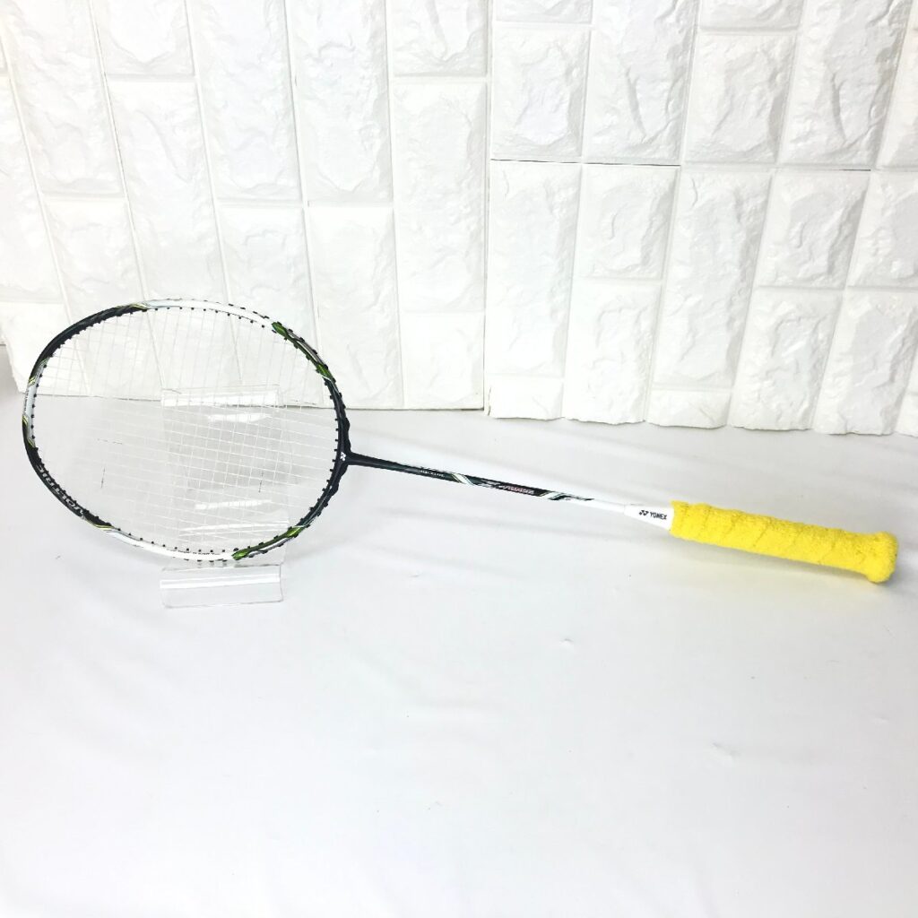 YONEX ヨネックス VOLTRIC FORCE バドミントン ラケット　NANOPREME ボルトリック フォース 白 黄緑 羽球