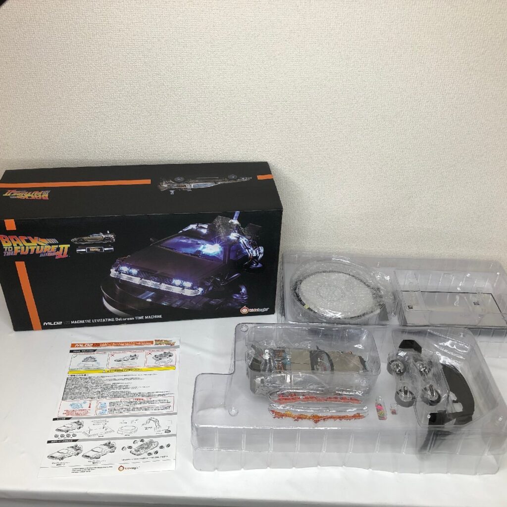 バックトゥザフューチャー partII 1:20 デロリアン 模型　MAGNETIC LEVITATING DeLorean TIME MACHINE