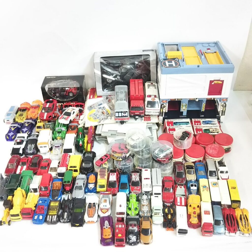 大量 ミニカー関連品いろいろまとめて トミカなど 現状品