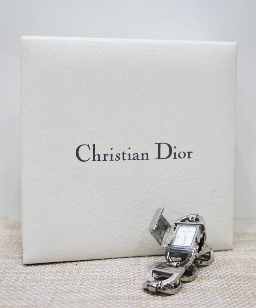 Christian Dior クリスチャンディオール クォーツ腕時計 スクエア レディース ブレスレットタイプ D78-100