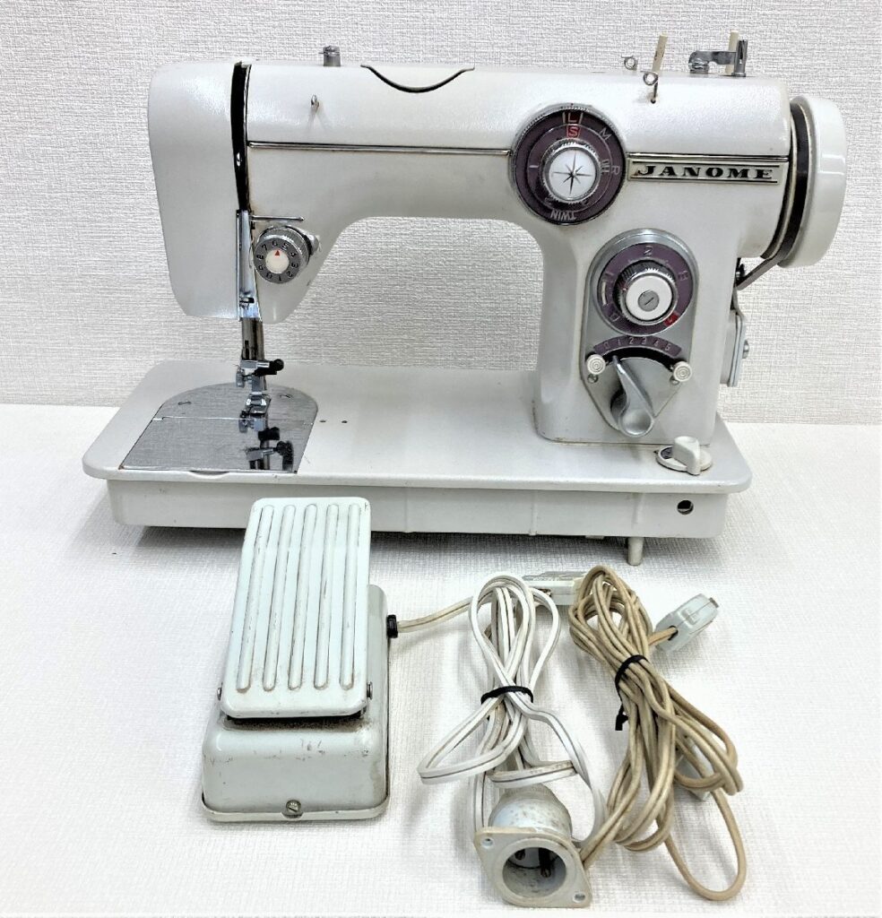 JANOME ジャノメ ミシン MODEL 672 フットペダル付き ハンドクラフト