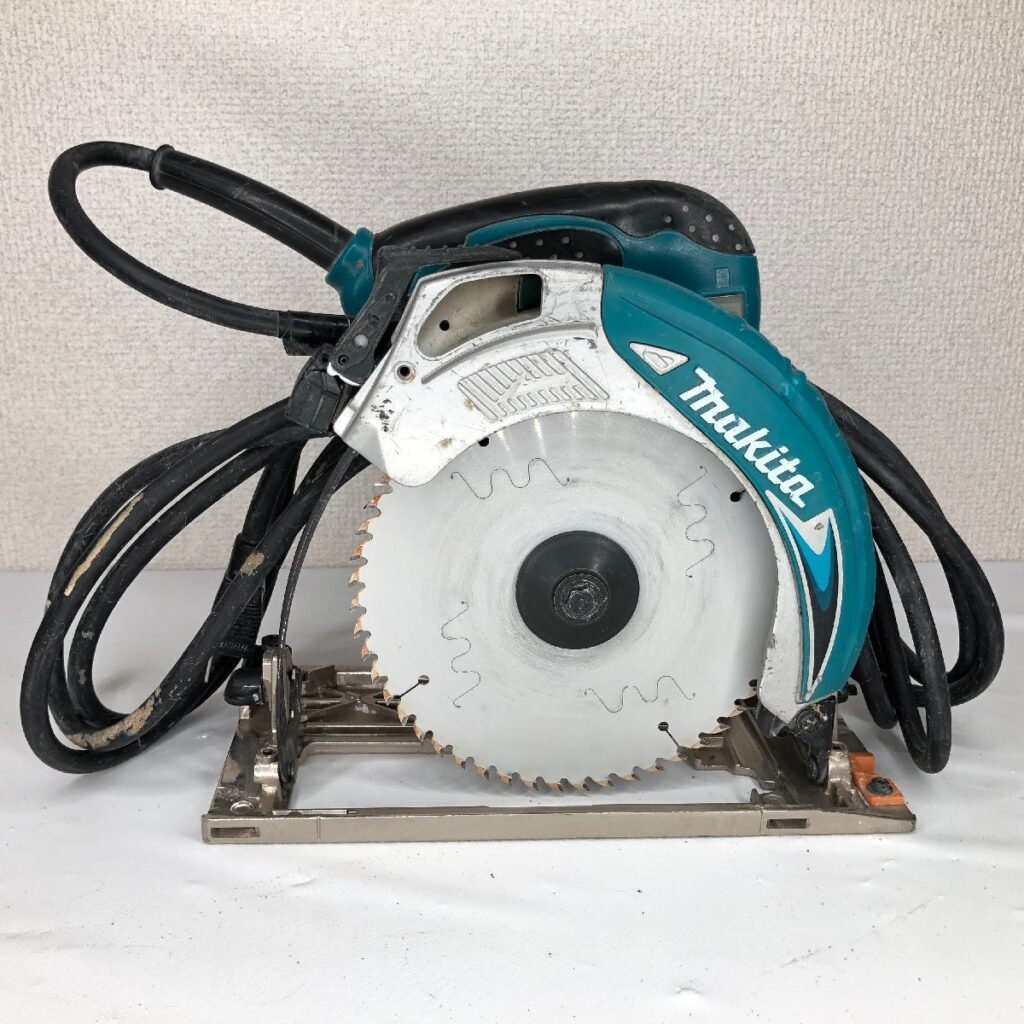 makita マキタ 5637BA 165ｍｍ マルノコ　通電・動作確認済み 丸鋸 電動工具 丸ノコ 木工用