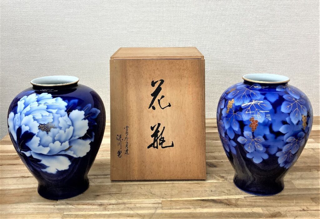 深川製 宮内庁御用達 ルリ牡丹 瑠璃 金彩 葡萄 花瓶 花器2点セット