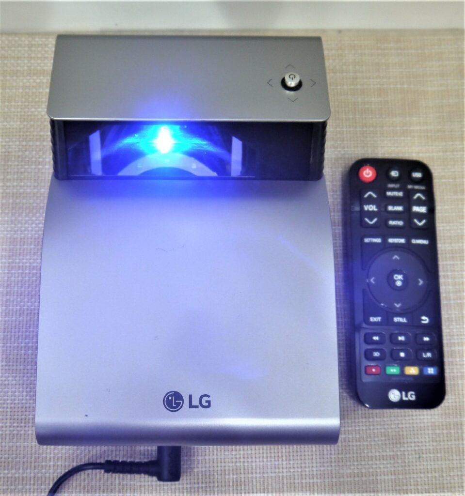 LG PH450UG プロジェクター 2020年製 通電のみ