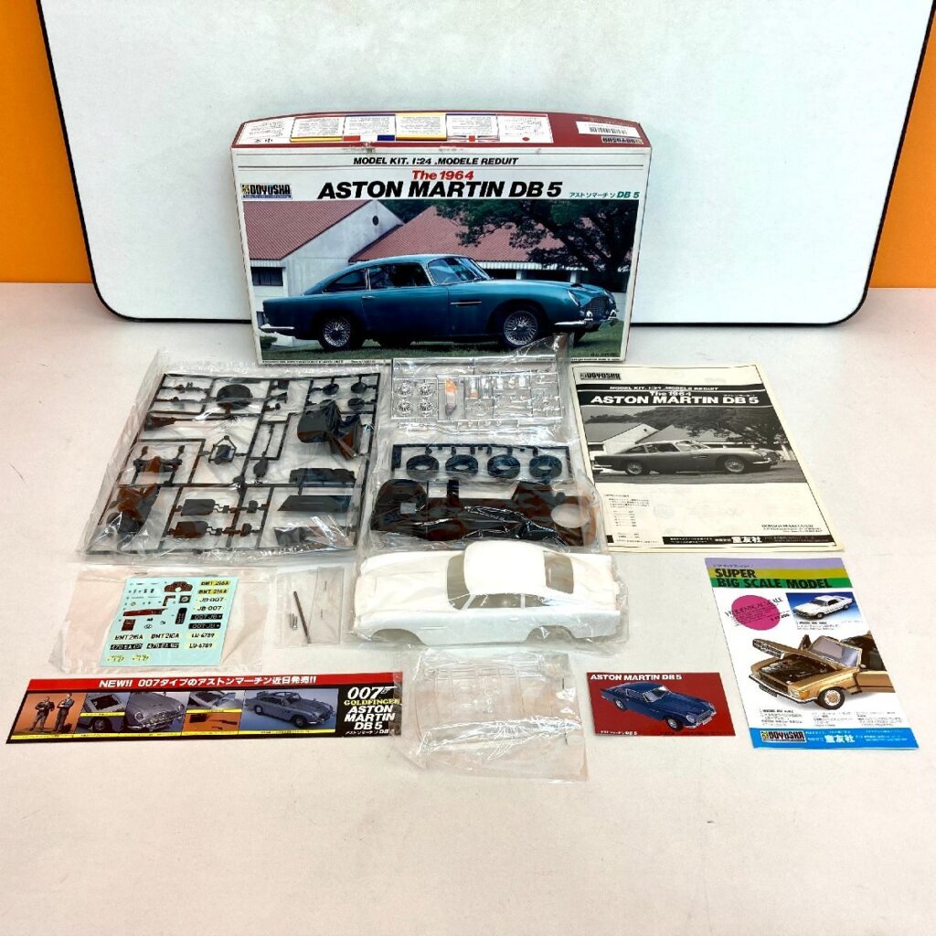 1/24 ASTON MARTIN DB 5 アストンマーチン 童友社 プラモデル アメ車 オールドカー モデルカー