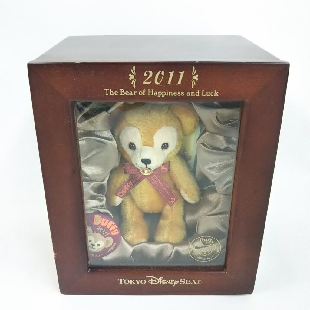 ディズニー ダッフィー イヤーベアー 2011 コレクション 木箱入り ぬいぐるみ 現状品