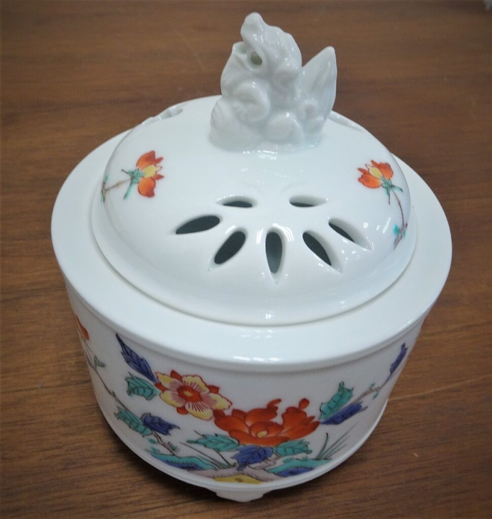 鍋島焼　香炉　大秀作　錦牡丹　獅子