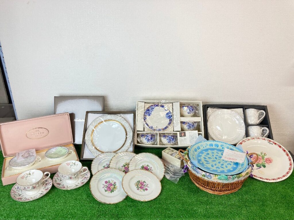 一部未使用品　食器　大量　まとめ売り　ノリタケ　ナルミ　等　カップ＆ソーサー　皿　プレート　洋食器　ブランド食器