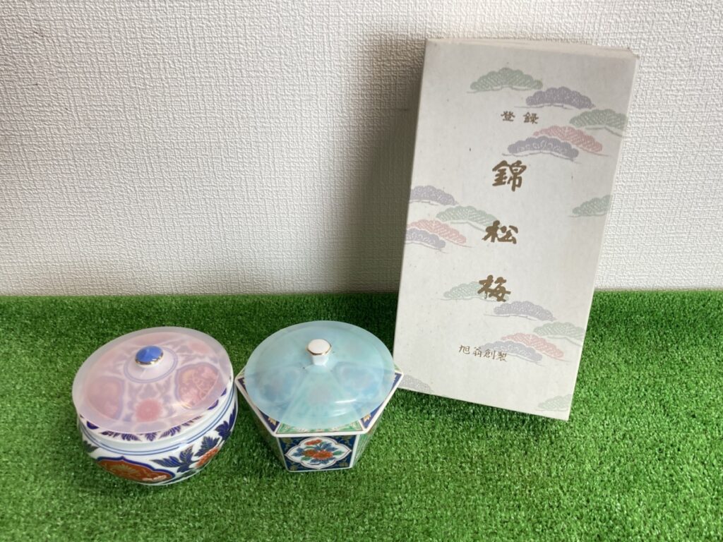 有田焼　錦松梅　蓋付・小鉢・２客セット