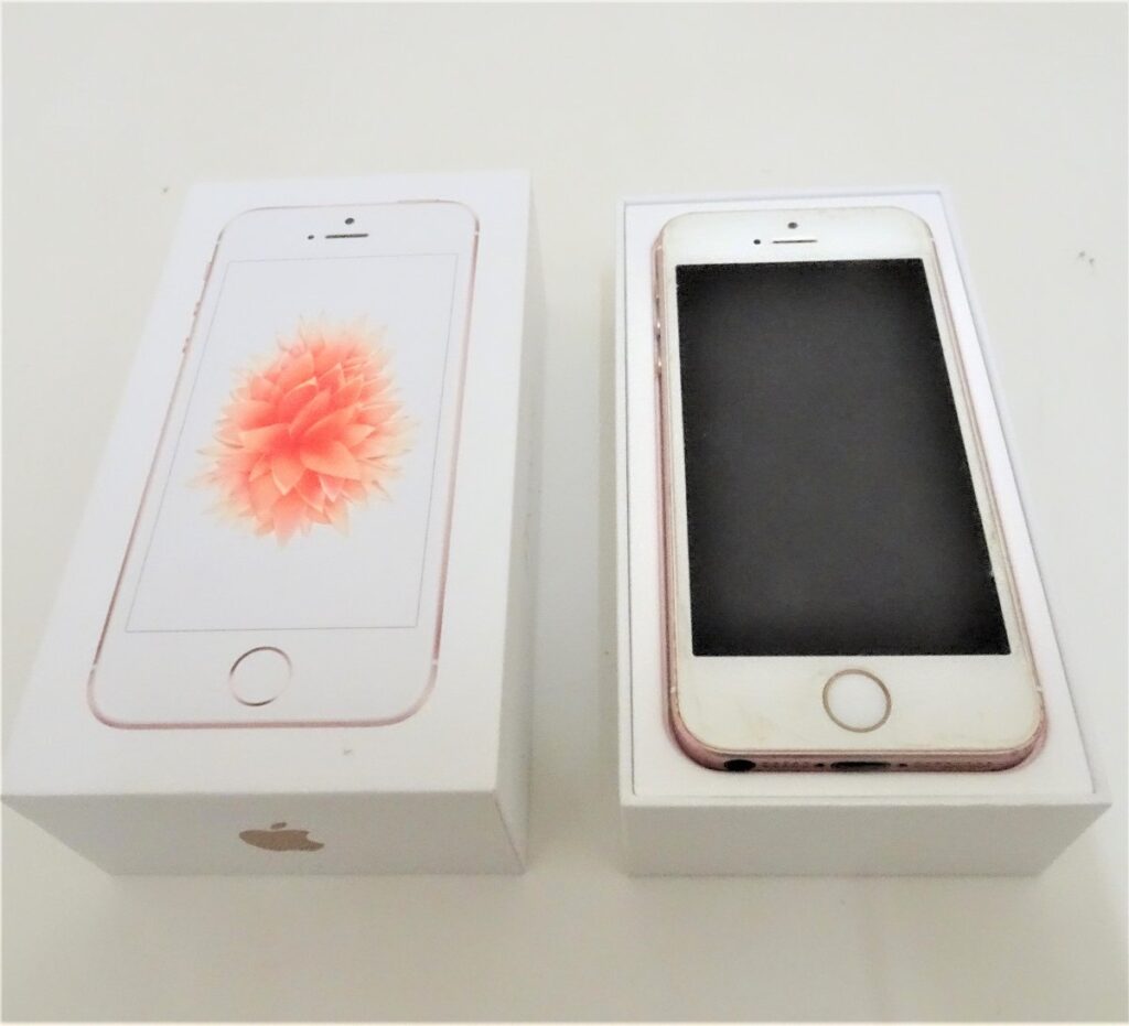 iPhoneSE 32GB ローズゴールド 初期化済 動作確認済 ネットワーク判定〇 画面割れ