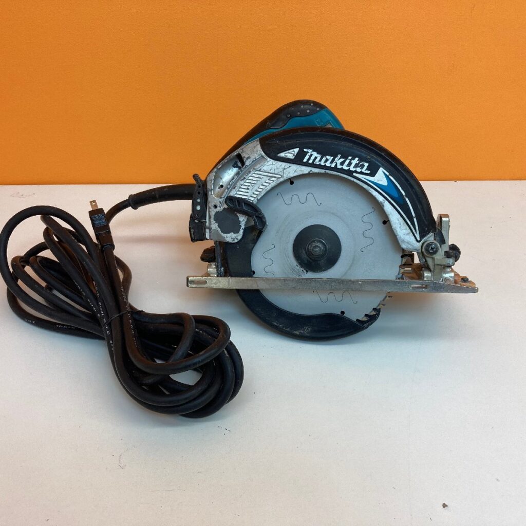 makita マキタ 5617CBA 165ｍｍ電子造作用精密マルノコ　通電・動作確認済み 電動丸ノコ 丸鋸 工具