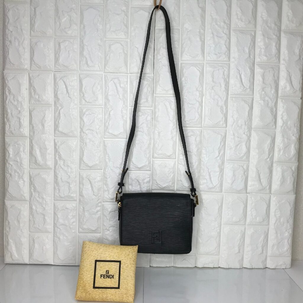 FENDI フェンディ ショルダーバッグ　ヴィンテージ ブラック レザー スクエア 鞄 カバン オールド ブラック