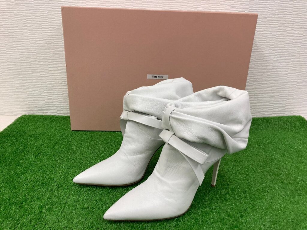 miumiu レザー ショートブーツ ホワイト