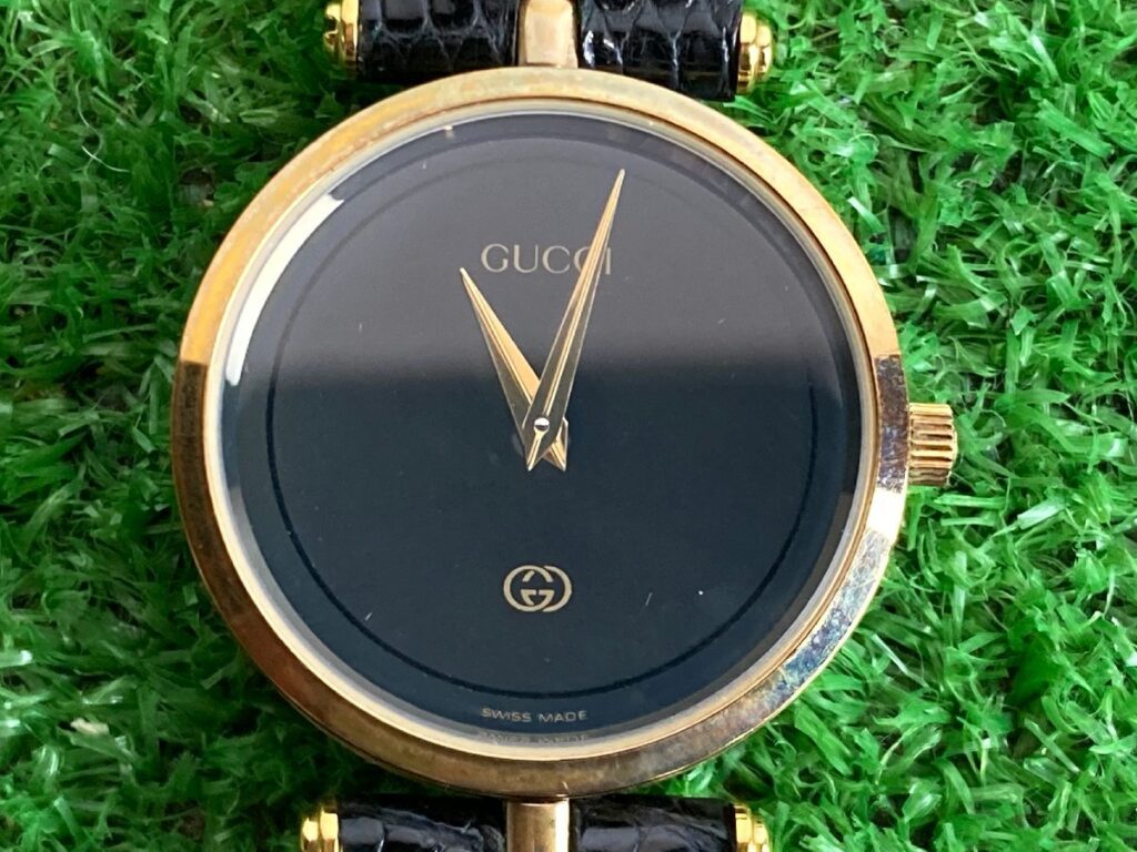 GUCCI グッチ ブラック文字盤 レザー クォーツ レディース 黒 ブラック 腕時計 箱付き