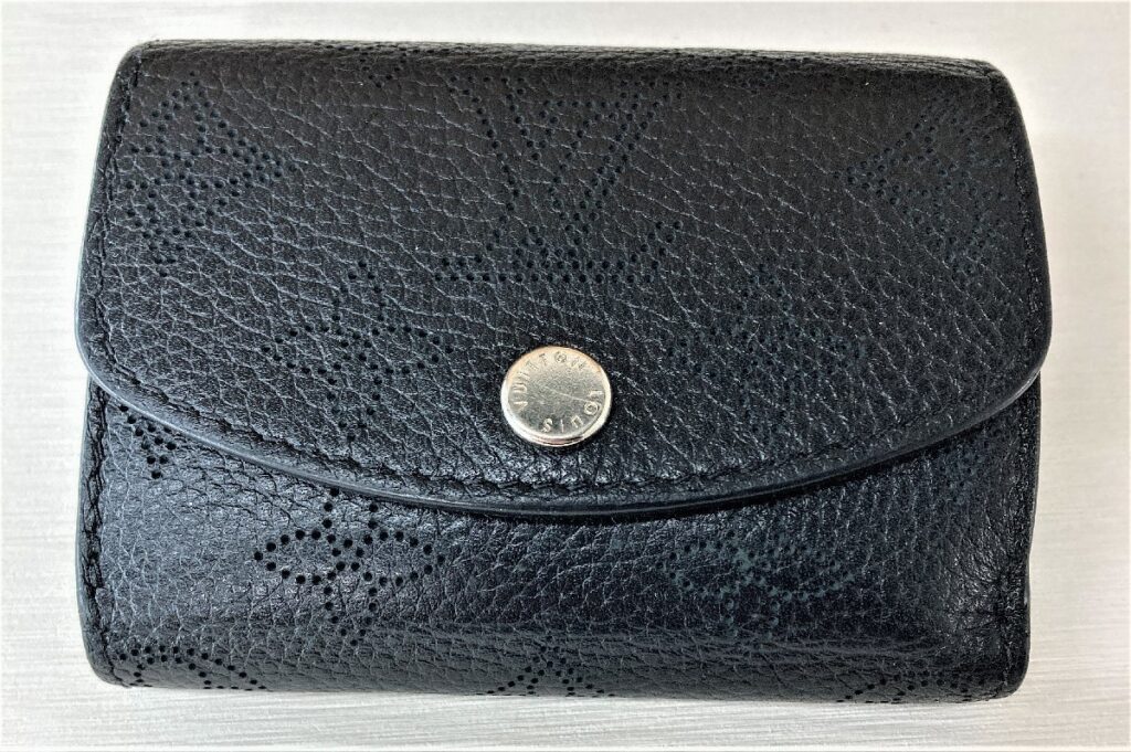 LOUIS VUITTON ルイヴィトン マヒナ ポルトフォイユ・イリス XS 三つ折り財布 ノワール 黒