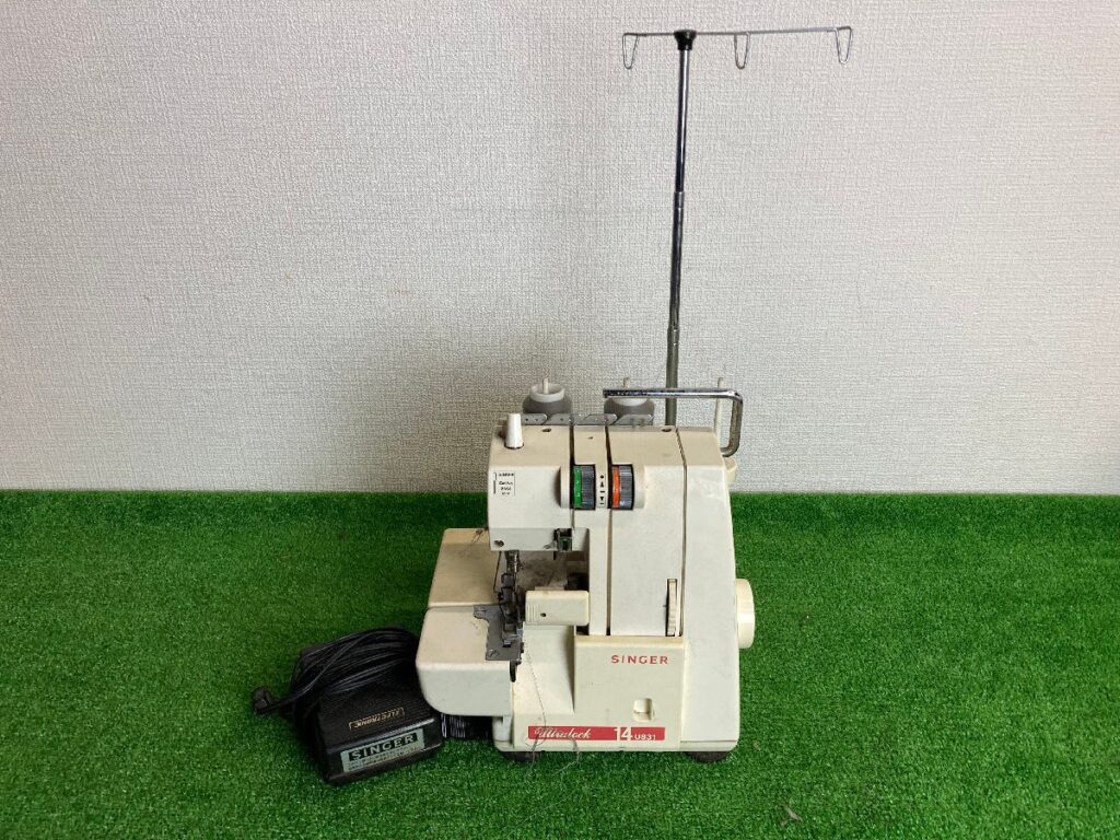 SINGER シンガー 14U831 ロックミシン フットペダル付き 手芸 ハンドクラフト