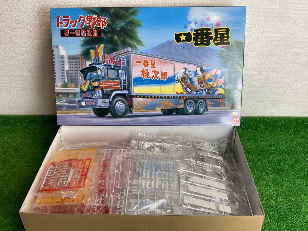 未組立 BANDAI バンダイ 1/32 トラック野郎シリーズ No.4 一番星 男一匹桃太郎 デコトラ プラモデル 車 トラック
