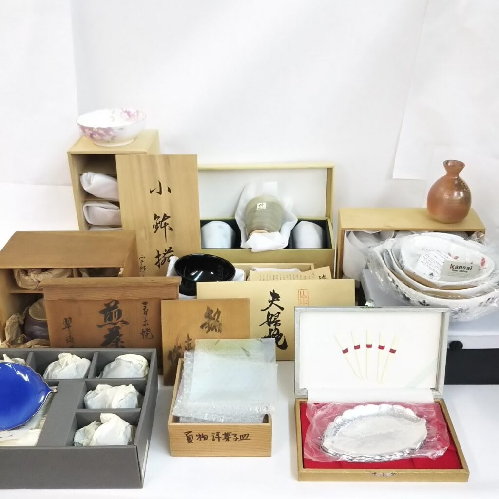 大量 未使用多 和食器いろいろまとめて 銘々皿/酒器/夫婦碗/急須/小鉢など 現状品