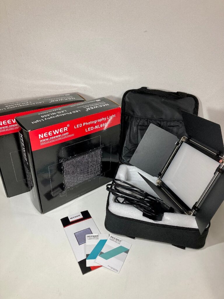 通電確認済み NEEWER ニューワー NL660 LED ライト 照明 記念写真 撮影 コスプレ スタジオ カメラ 機材 パネル 三脚