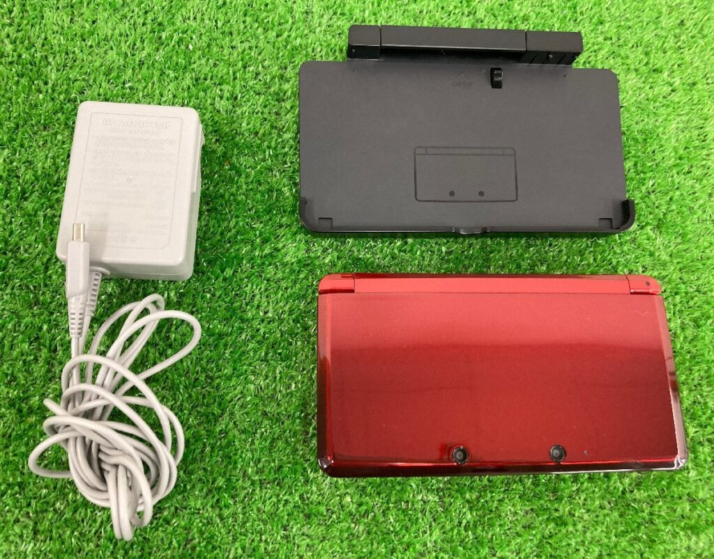 Nintendo 3DS CTR-001 レッド 充電ケーブル、スタンド付
