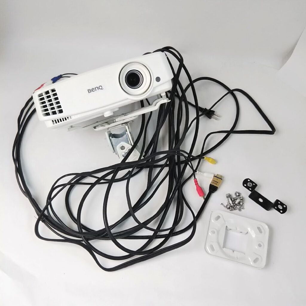 通電OK!! BenQ ベンキュー ホームシネマ プロジェクター 現状品