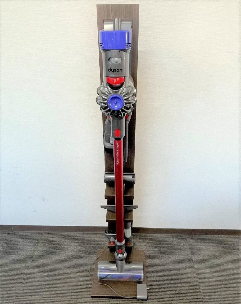 dyoson SV10 コードレスクリーナー V8 Animalpro ダイソン 動作確認済み 充電器・収納棚付き 掃除機