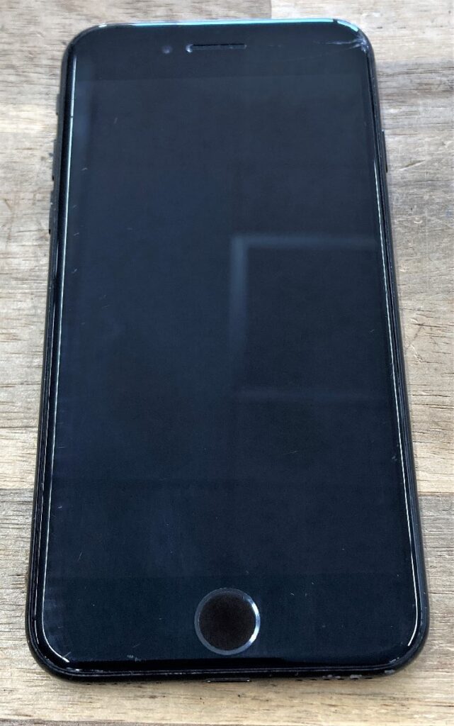 docomo ドコモ iPhone 7 32GB A1779 ブラック 初期化済み 本体のみ バッテリー最大容量77％ 判定○
