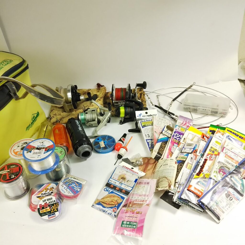 ジャンク 大量 リールなど 釣り道具 いろいろまとめて フィッシング 釣り針 テグスなど 現状品
