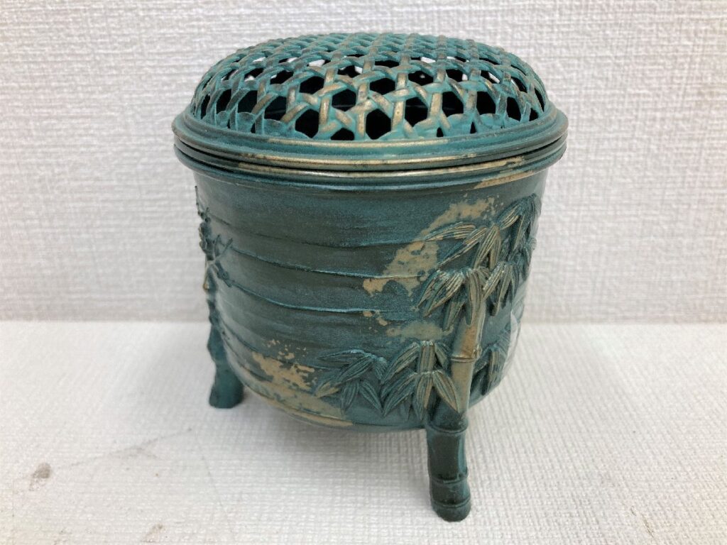高岡銅器 精山造 蝋型鋳造香炉 編目透蓋 松竹梅紋三足 茶道具
