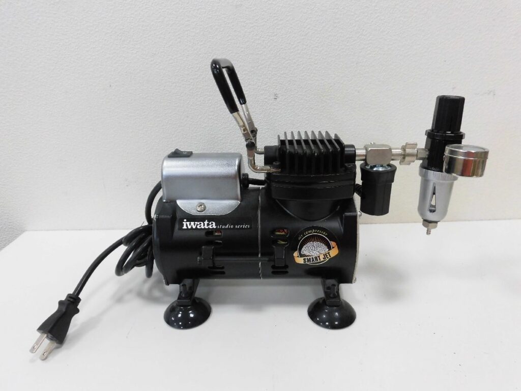 アネスト岩田 オイルフリーミニコンプレッサー IS-850 エアブラシ付属
